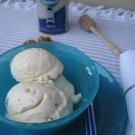 Gelato allo yogurt greco, miele e noci