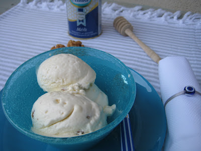 Gelato allo yogurt greco, miele e noci