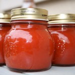 La passata di pomodoro, e i muri della cucina in tinta…