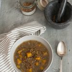 Zuppa di lenticchie rosse, zucca e biete
